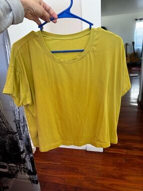 lululemon athletica Cropped Crewneck Tee in Olive Green